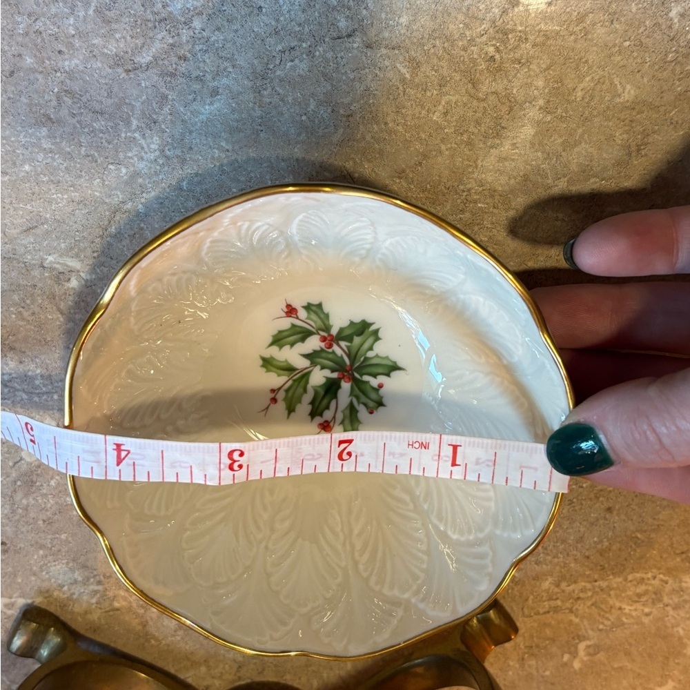 Lenox nut bowl “Holiday” holly berry design. - Picture 6 of 7